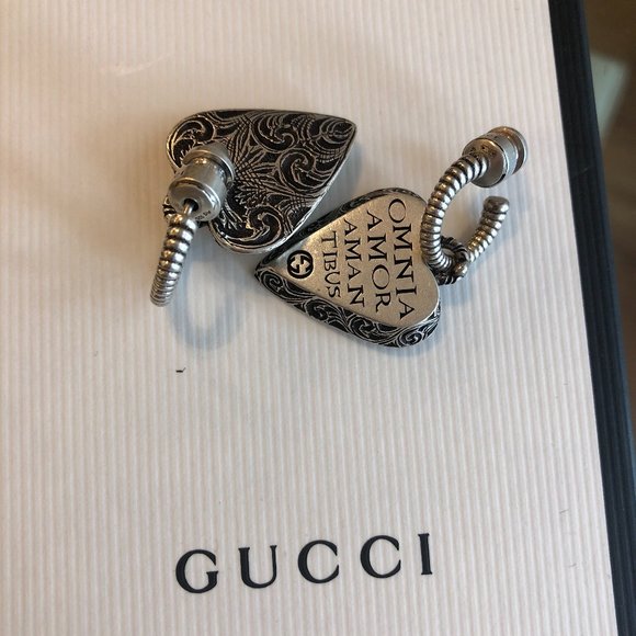 Gucci Sterling Silver Earrings with Engraved Heart NEW IN BOX - Picture 2 of 2